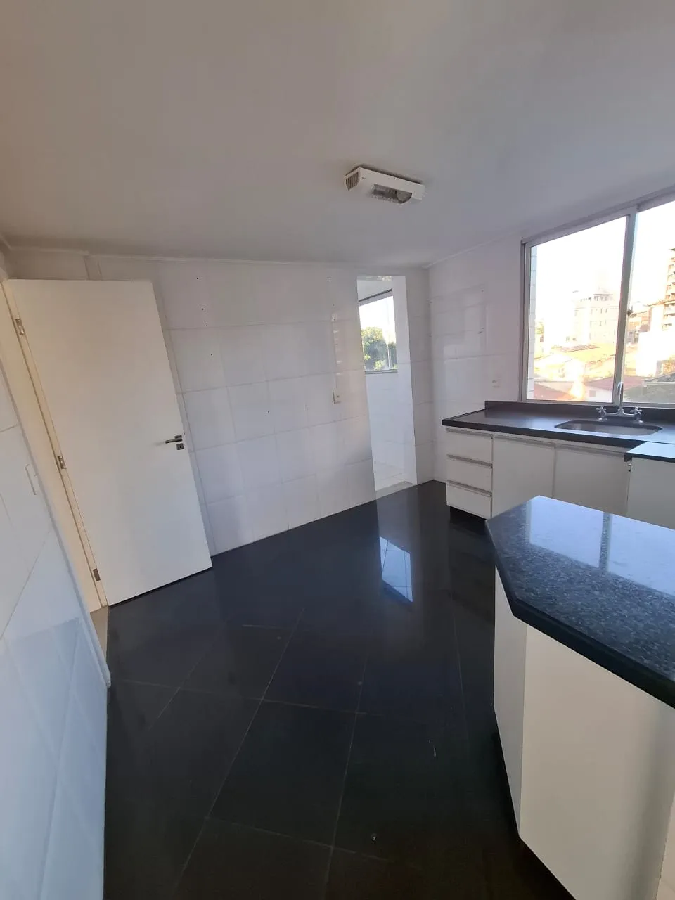 cozinha — Apartamento de 4 quartos no Castelo, um por andar
