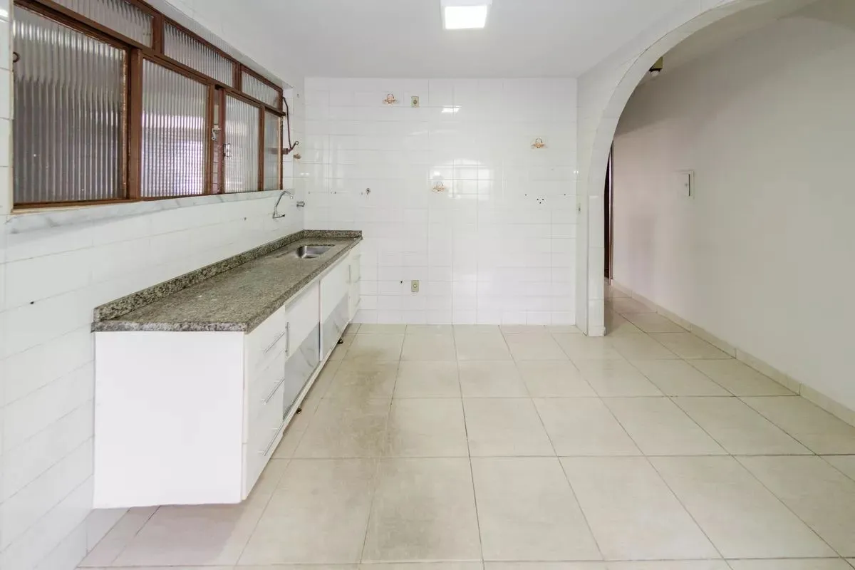 cozinha — Casa de 4 quartos no Padre Eustáquio