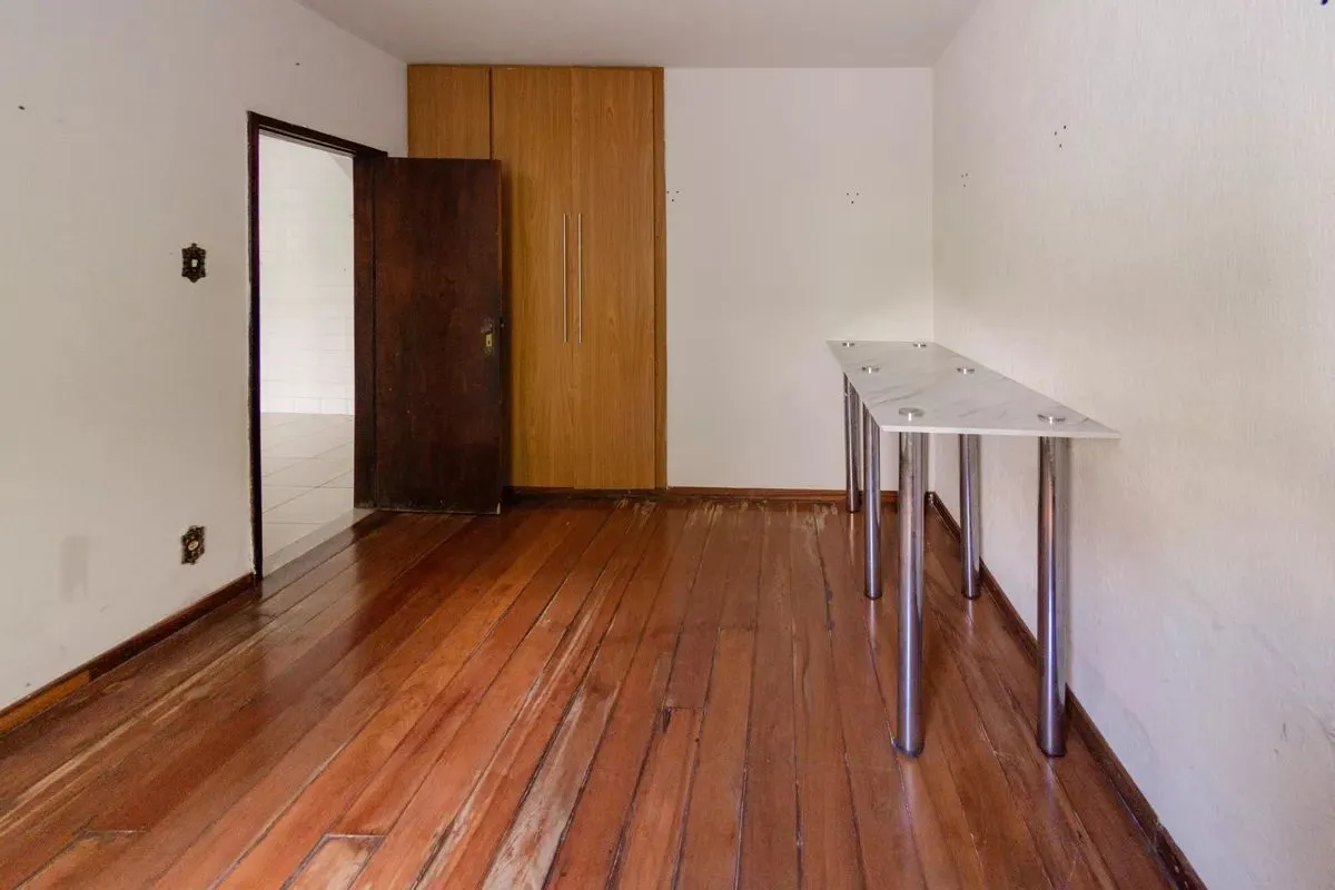 suíte — Casa de 4 quartos no Padre Eustáquio