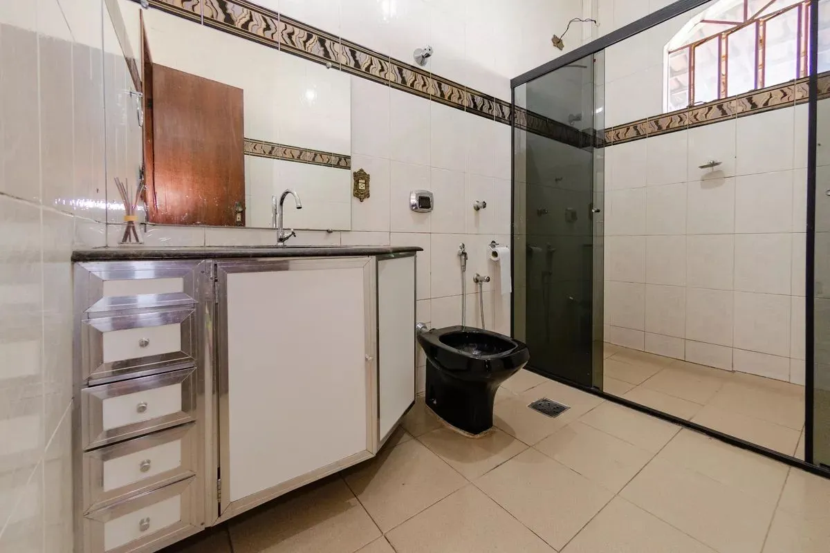 banheiro — Casa de 4 quartos no Padre Eustáquio