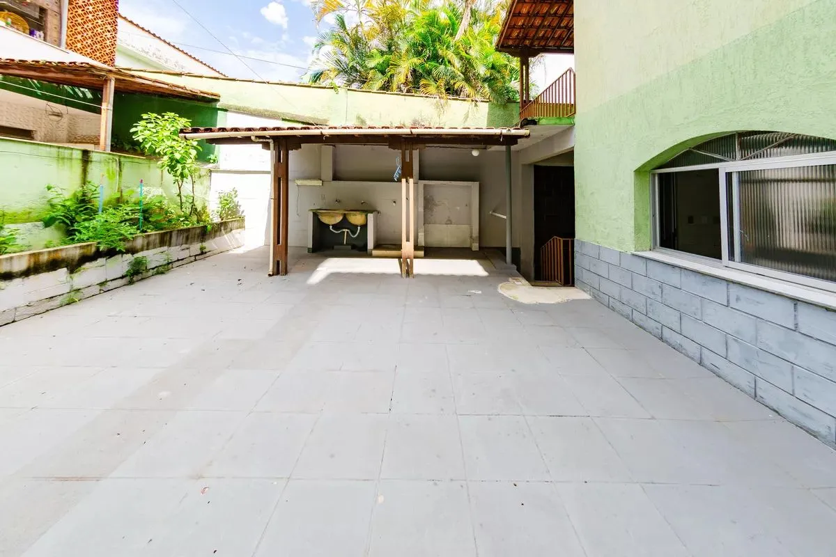 quintal — Casa de 4 quartos no Padre Eustáquio