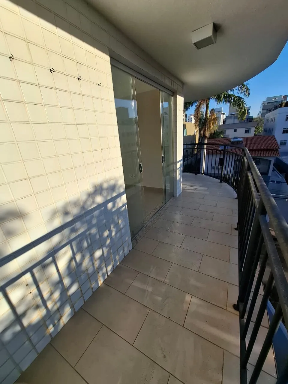 varanda — Apartamento de 4 quartos no Castelo, um por andar