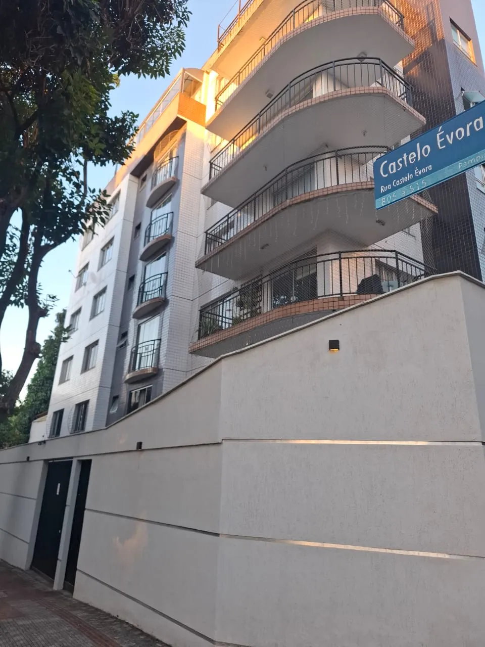 fachada — Apartamento de 4 quartos no Castelo, um por andar